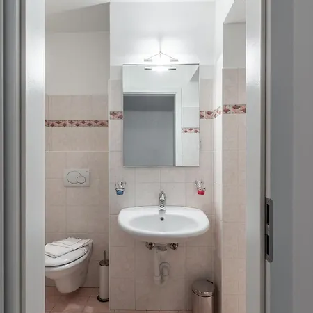 Blue Lake Apartment *